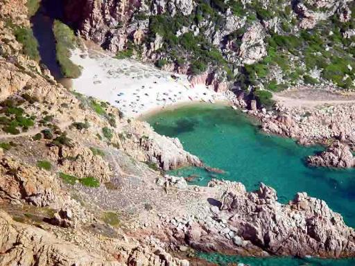 Costa Paradiso: spiaggia Li Cossi